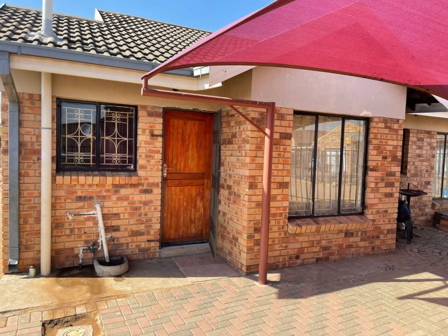 3 Bedroom Property for Sale in Bloemside 2 Free State